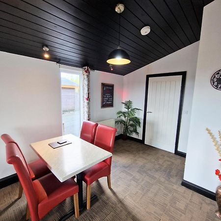 Willa Ochil 9 With Private Hot Tub - Fife - Loch Leven - Lomond Hills - Pet Friendly Kelty Zewnętrze zdjęcie