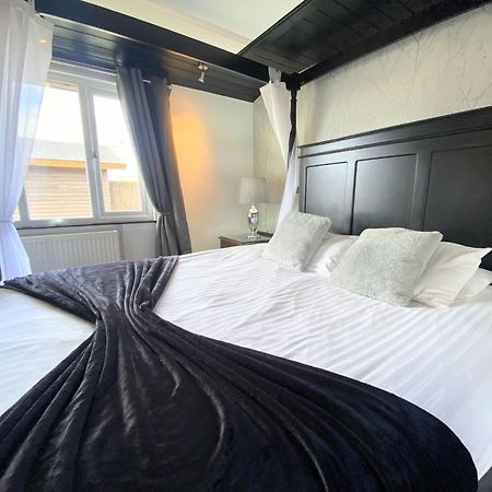 Willa Ochil 9 With Private Hot Tub - Fife - Loch Leven - Lomond Hills - Pet Friendly Kelty Zewnętrze zdjęcie