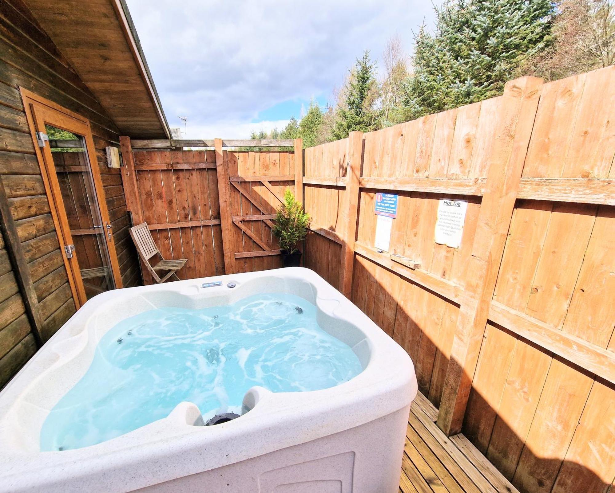 Willa Ochil 9 With Private Hot Tub - Fife - Loch Leven - Lomond Hills - Pet Friendly Kelty Zewnętrze zdjęcie