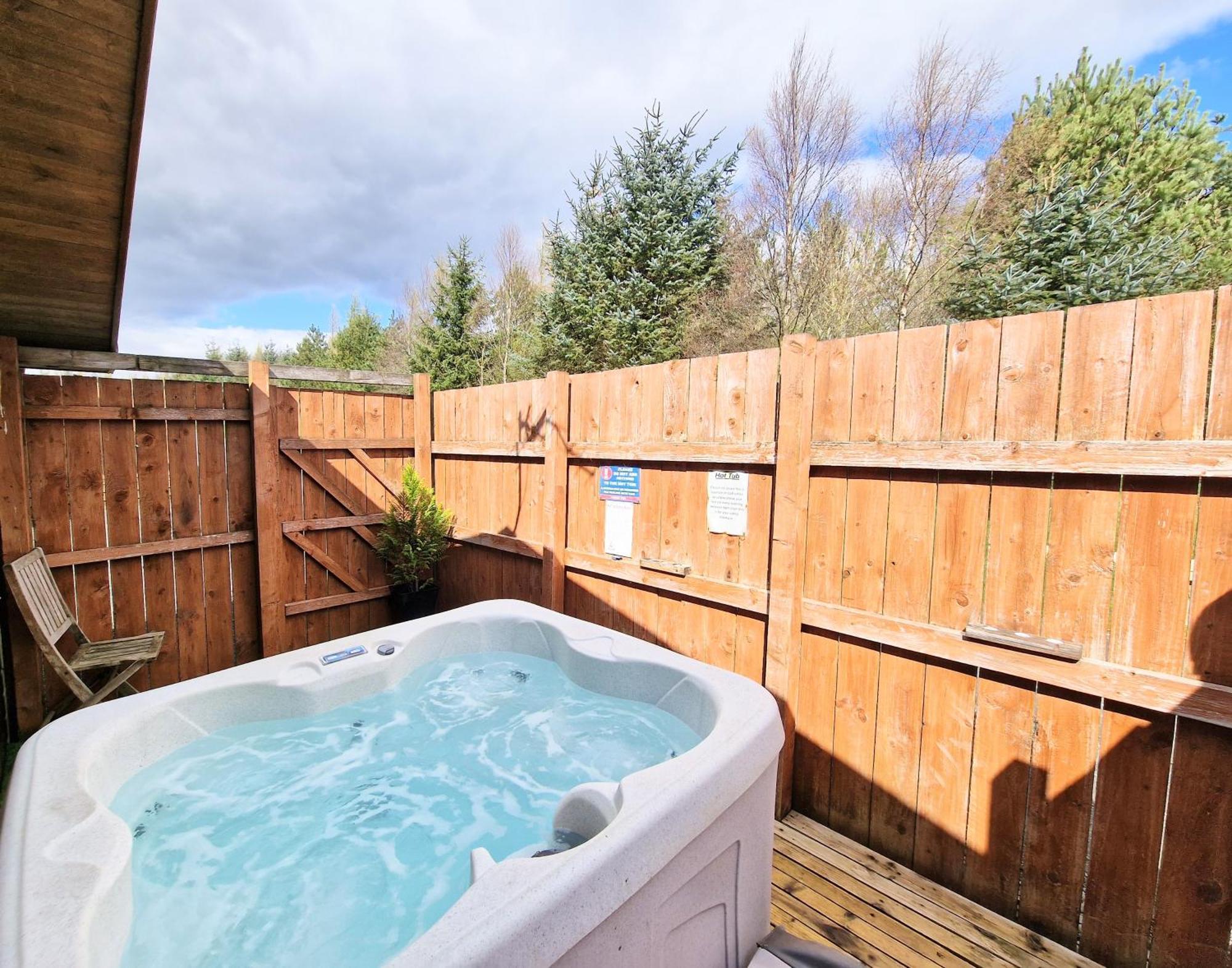 Willa Ochil 9 With Private Hot Tub - Fife - Loch Leven - Lomond Hills - Pet Friendly Kelty Zewnętrze zdjęcie